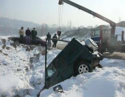 Фото усложненной погрузки авто из кювета