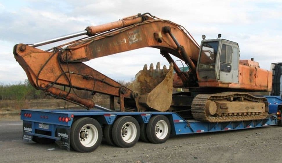 Фото перевозки экскаватора на низзкорамном эвакуаторе
