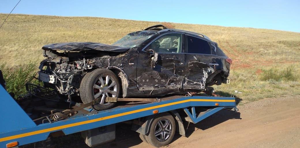 Фото джипа с сильными повреждениями после дтп в процессе перевозки